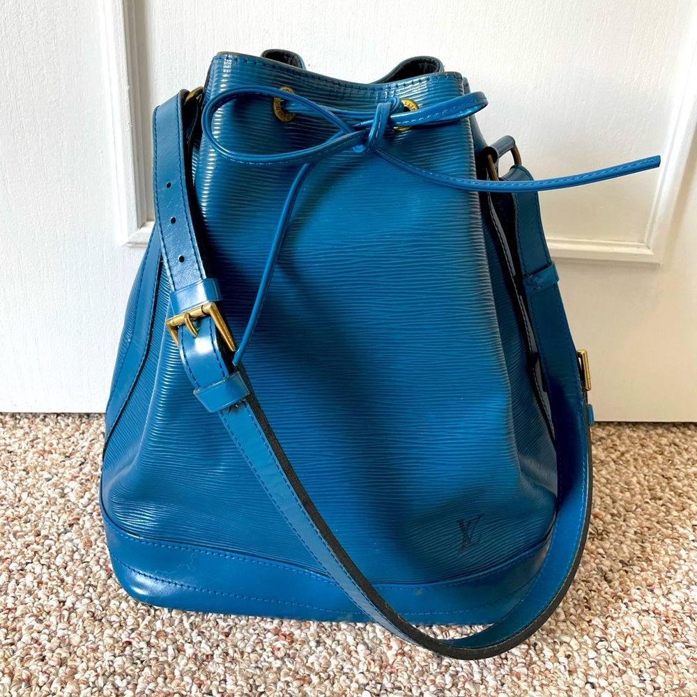 Vintage Louis Vuitton epi Noe GM authentic